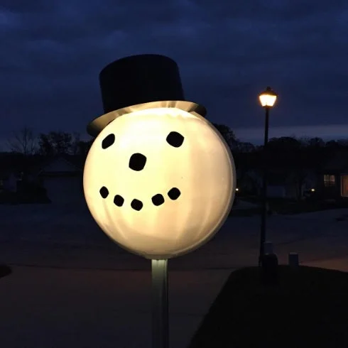 Snowman Outdoor Lamp Post Globe Holiday Lamplighter